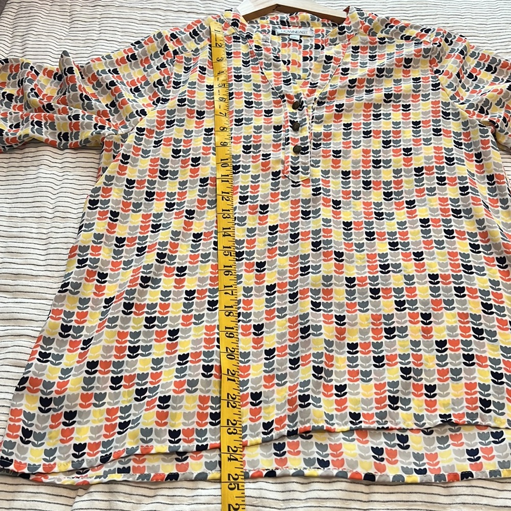 Cute 🌷🌷🌷tulip pattern blouse - - Picture 5 of 6